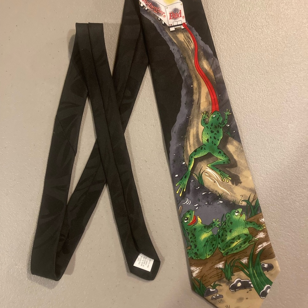 Authentic Budweiser Frogs w Bud Delivery Truck Tie Anheuser-Busch Merchandise.